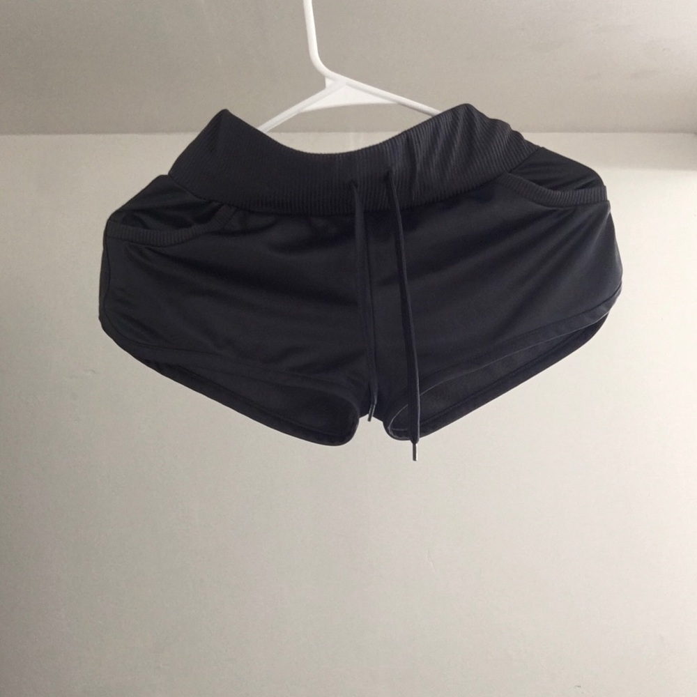 TWO run shorts small